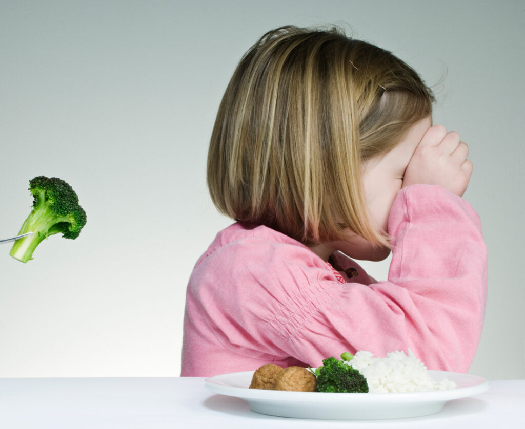 Chế độ ăn cho trẻ tự kỷ cần chú ý gì?- Ảnh 1.