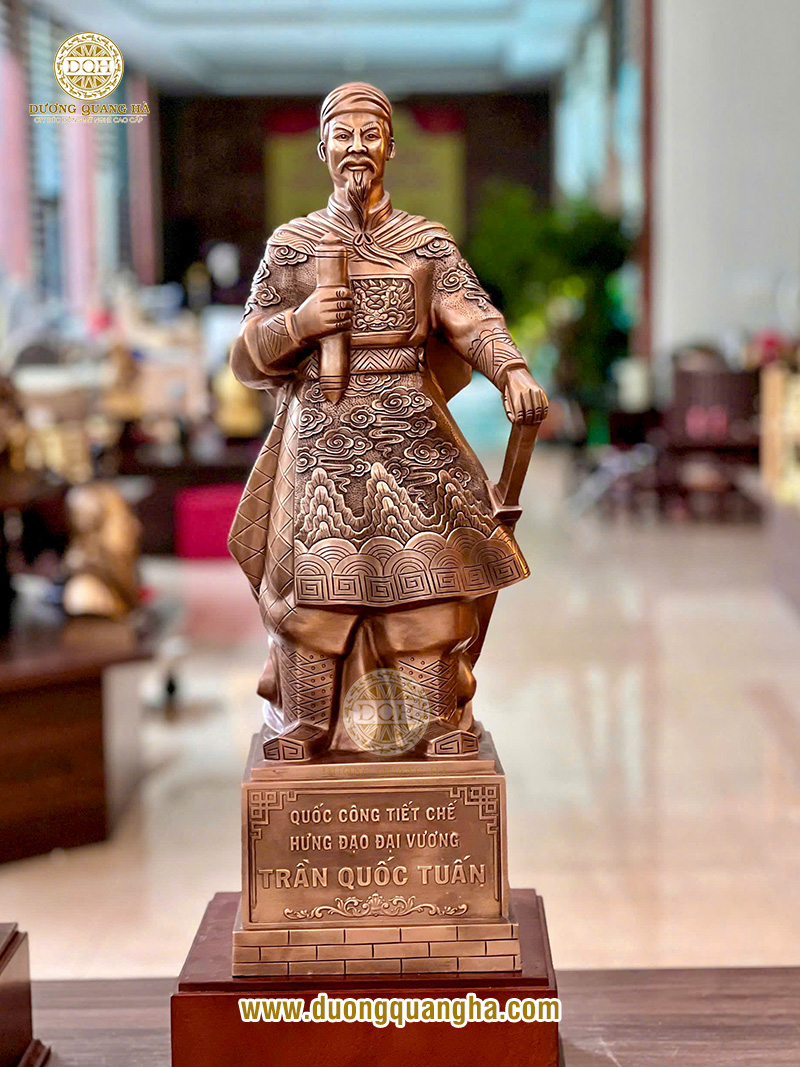 tượng đài Trần Hưng Đạo