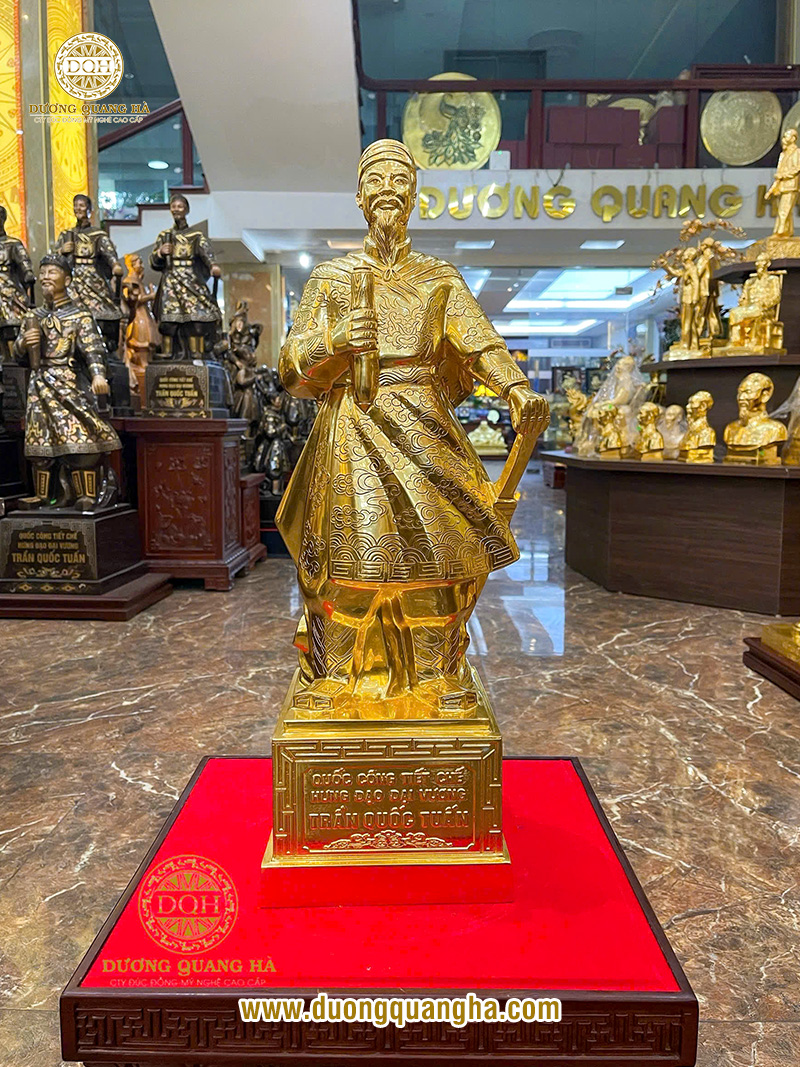 tượng đài Trần Hưng Đạo