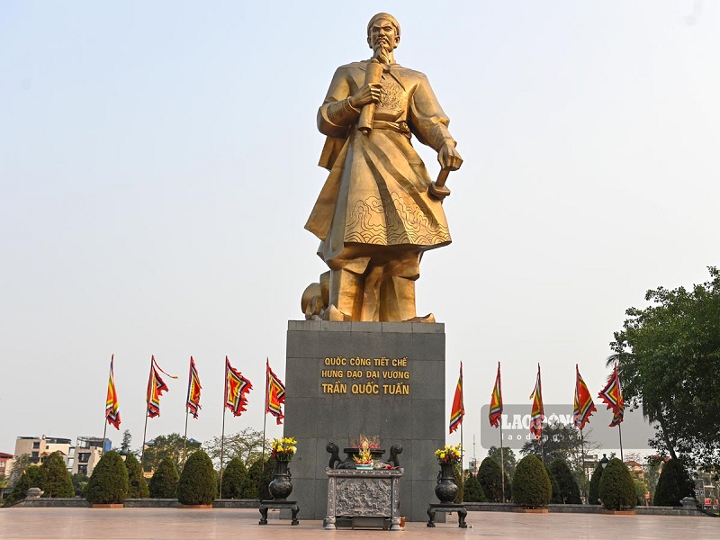 tượng đài Trần Hưng Đạo