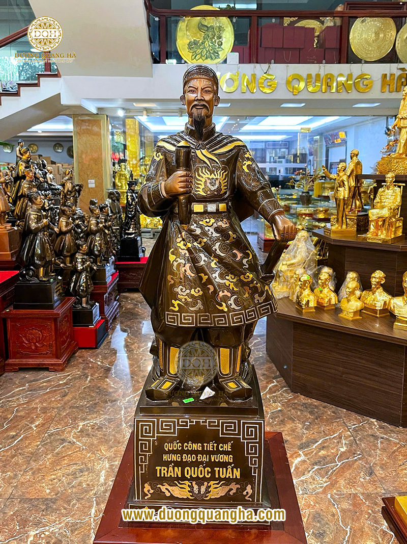 tượng đài Trần Hưng Đạo